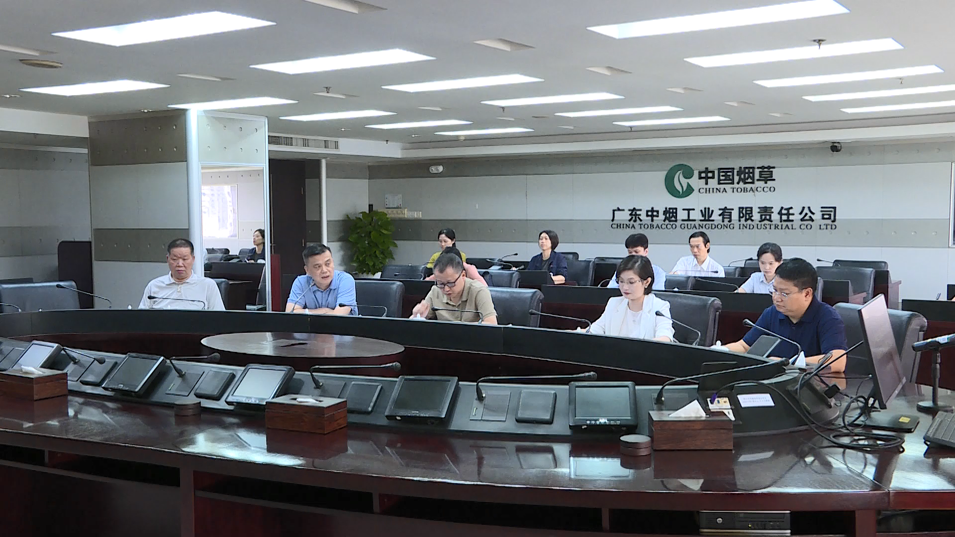 自拍流出召开“五经普”课题研究项目成果汇报会